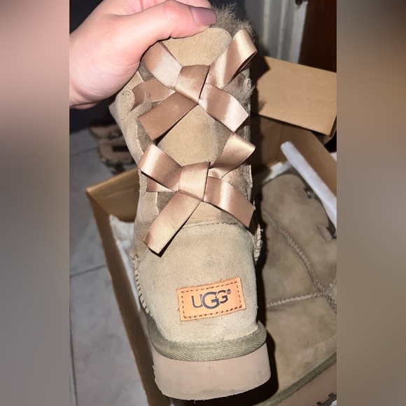 UGG BAILEY BOW II CARIBOU - Picture 1 of 4